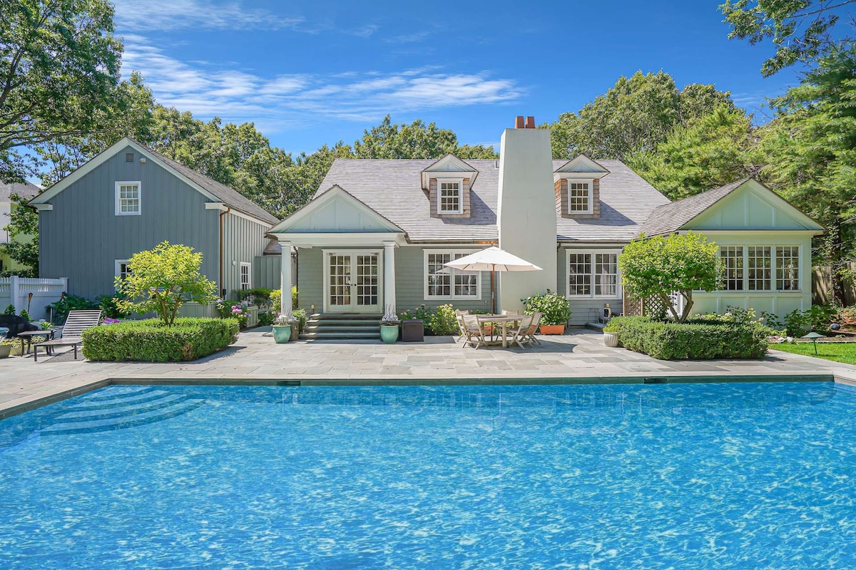 27 Rivers Road pool and lawn